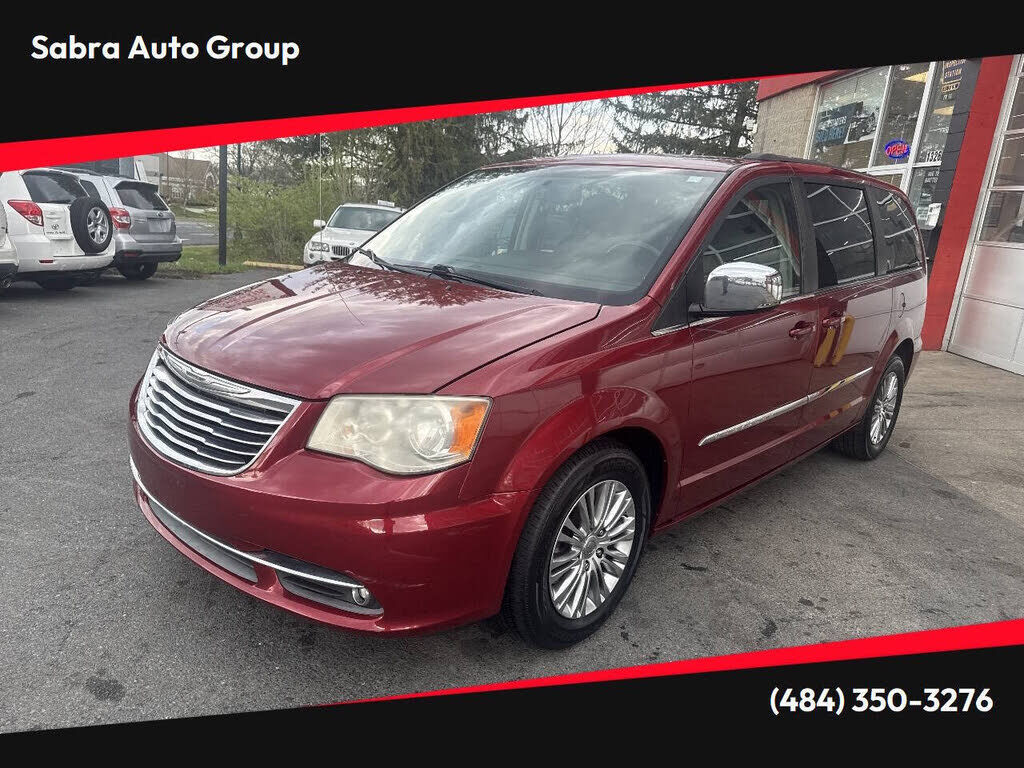 2013 CHRYSLER Town and Country