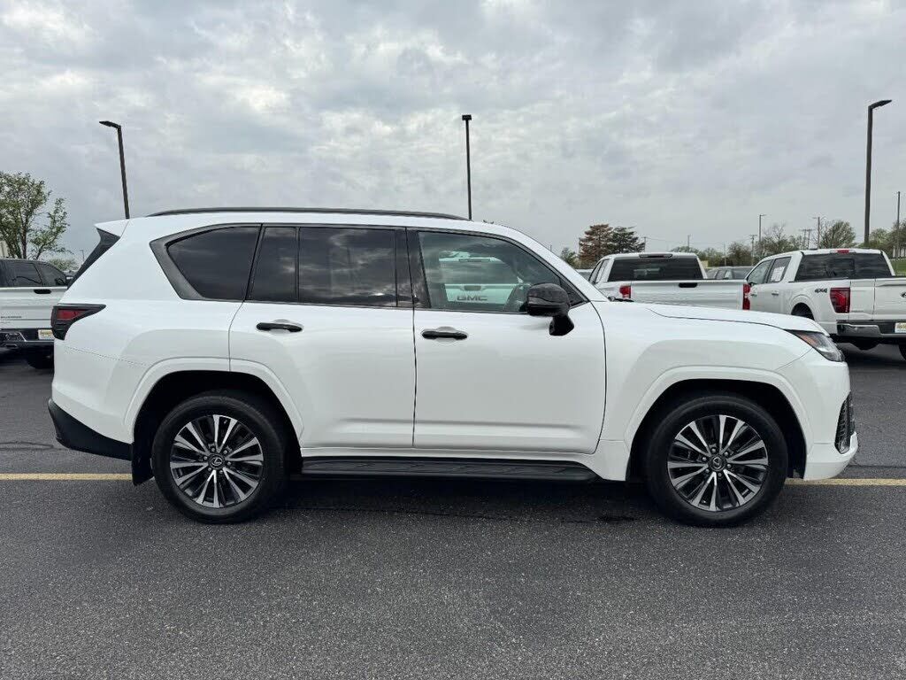 2022 LEXUS LX
