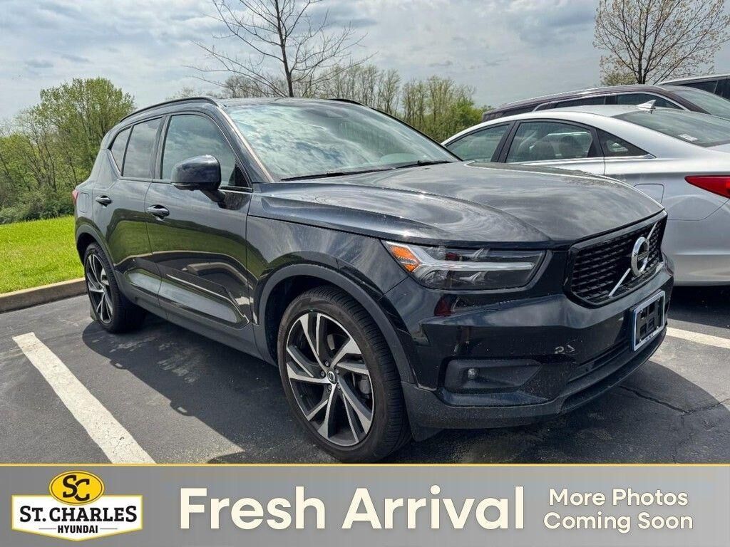 2022 VOLVO XC40