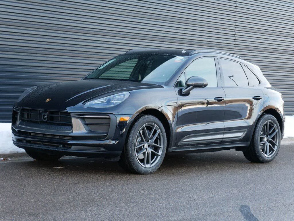2025 PORSCHE Macan