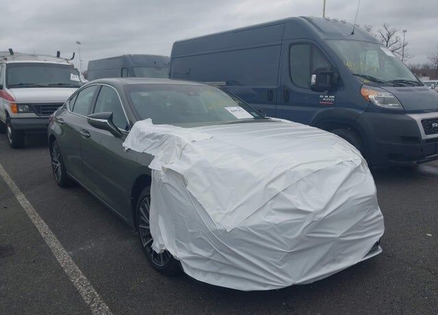 2025 LEXUS ES