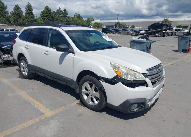 2013 SUBARU Outback