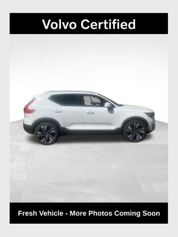 2025 VOLVO XC40