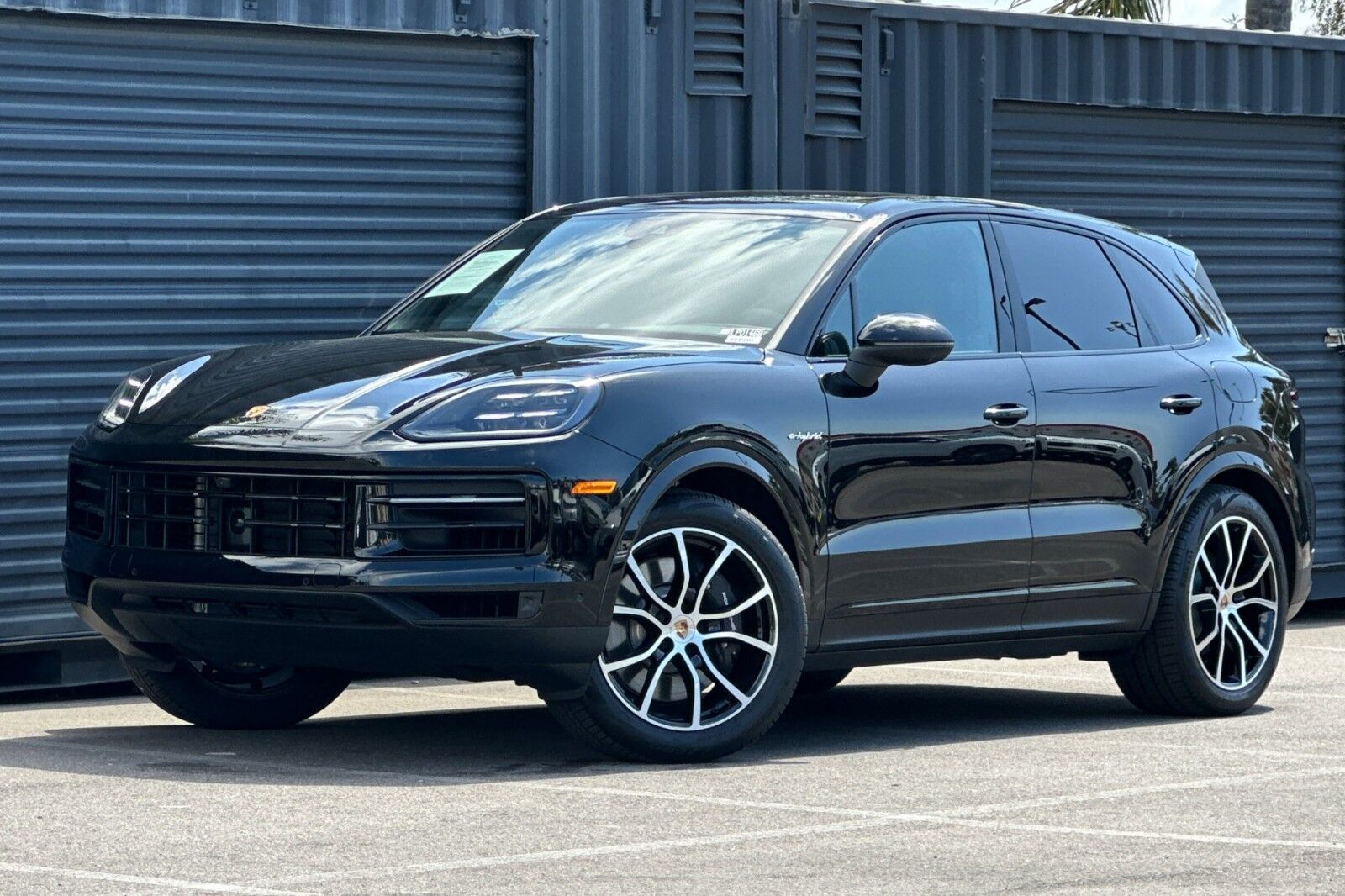 2025 PORSCHE Cayenne