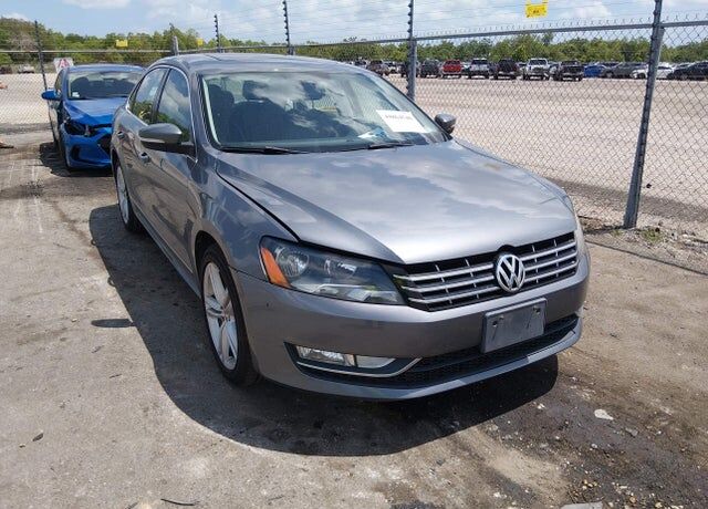 2013 VOLKSWAGEN Passat