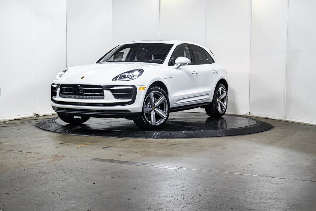 2025 PORSCHE Macan