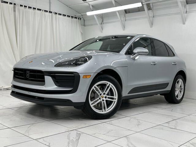2025 PORSCHE Macan