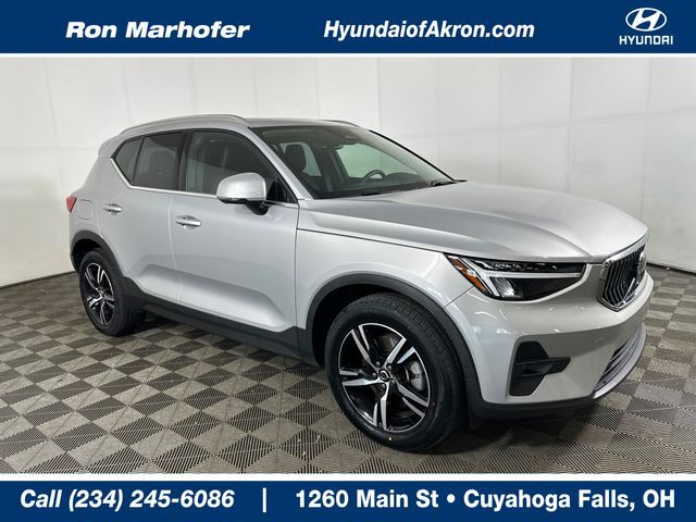 2023 VOLVO XC40