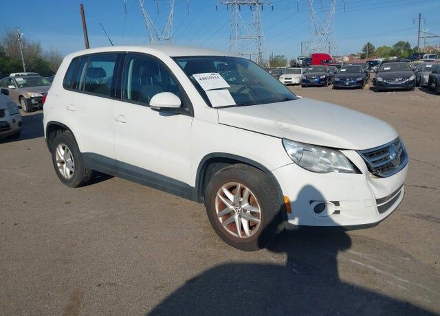 2011 VOLKSWAGEN Tiguan