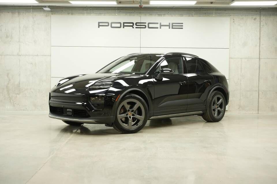2026 PORSCHE Macan