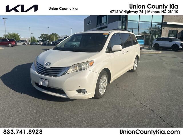 2011 TOYOTA Sienna
