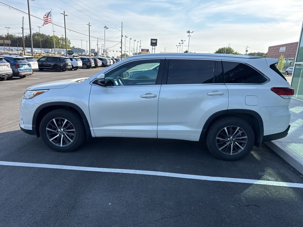 2017 TOYOTA Highlander