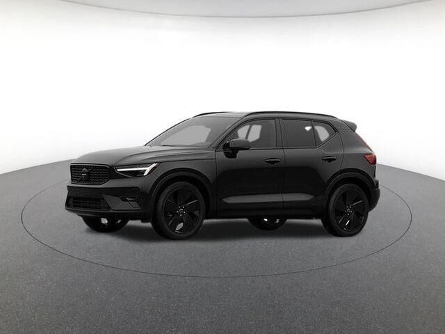 2026 VOLVO XC40
