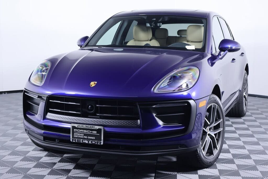 2025 PORSCHE Macan