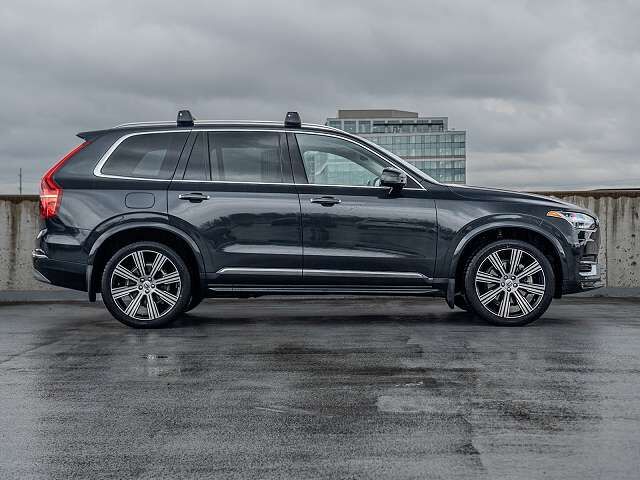 2022 VOLVO XC90