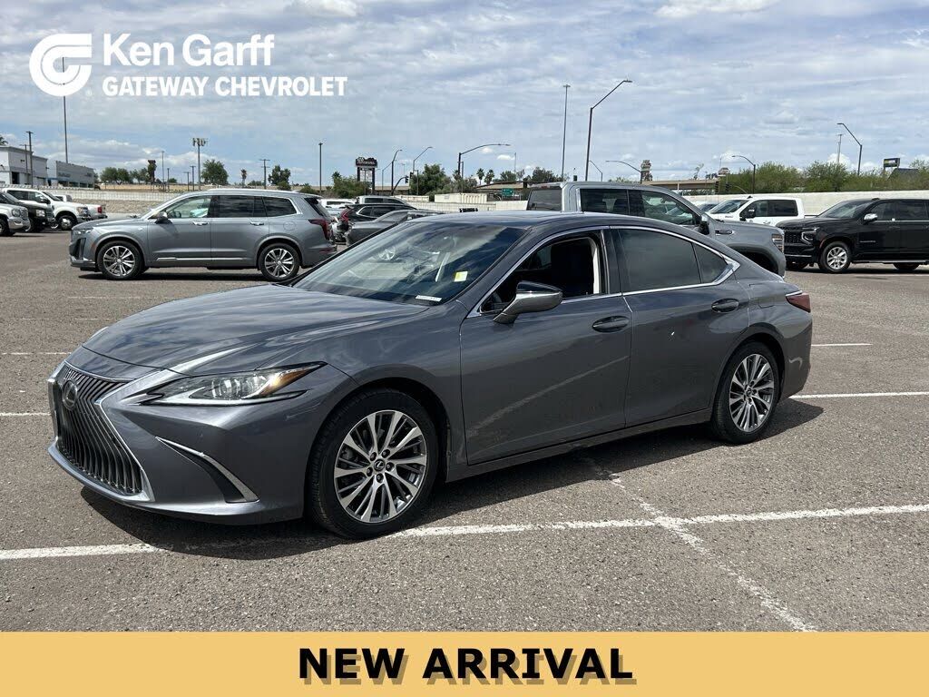 2019 LEXUS ES