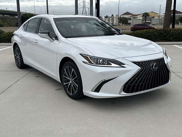 2025 LEXUS ES