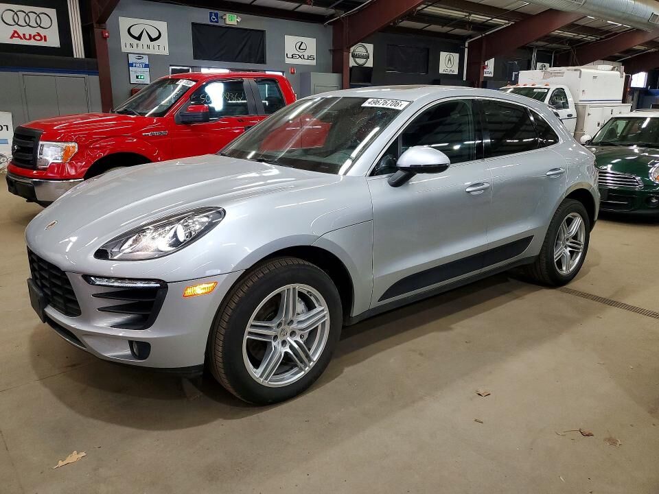 2017 PORSCHE Macan