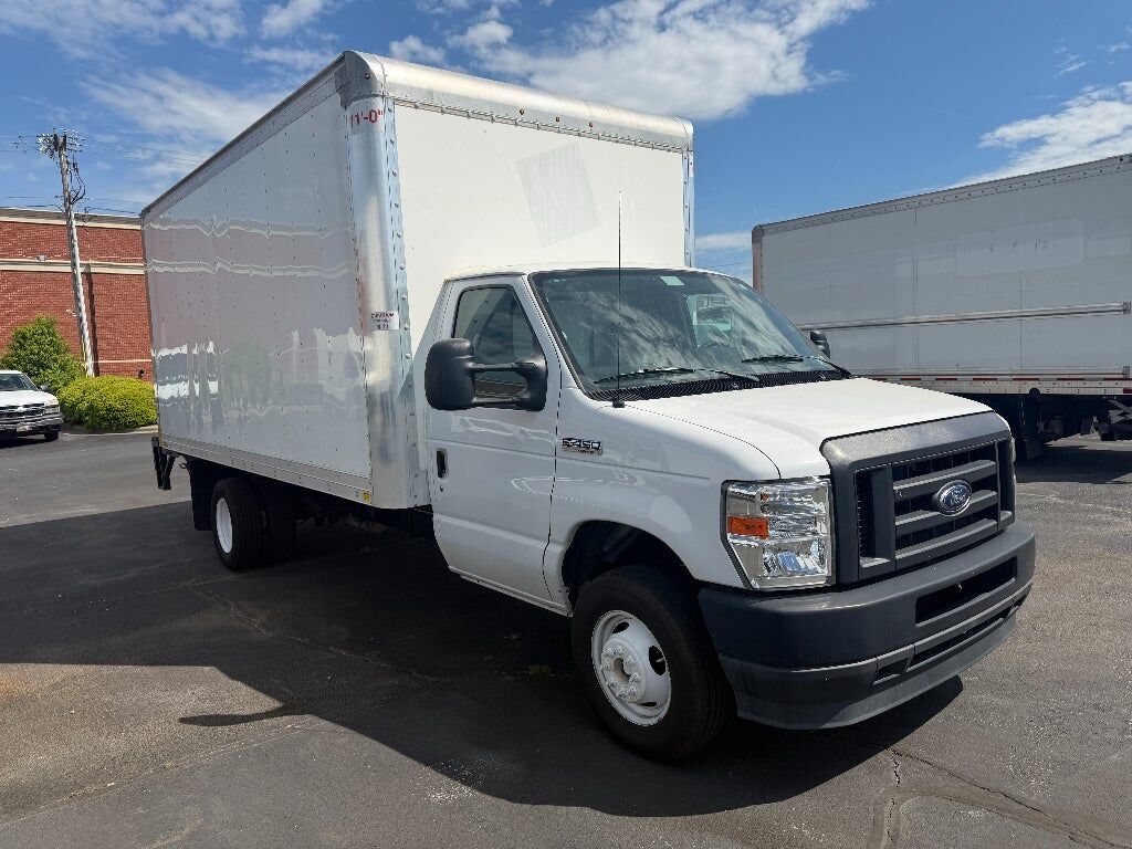 2022 FORD E-450