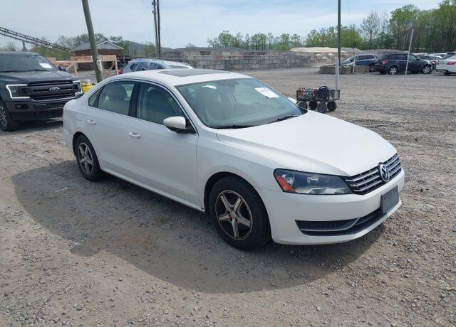 2012 VOLKSWAGEN Passat