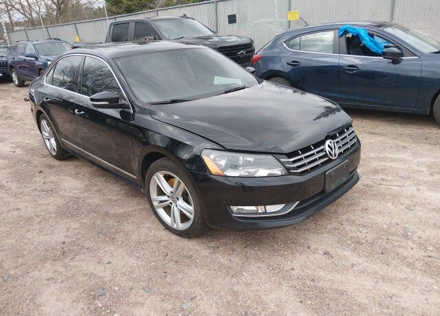 2013 VOLKSWAGEN Passat