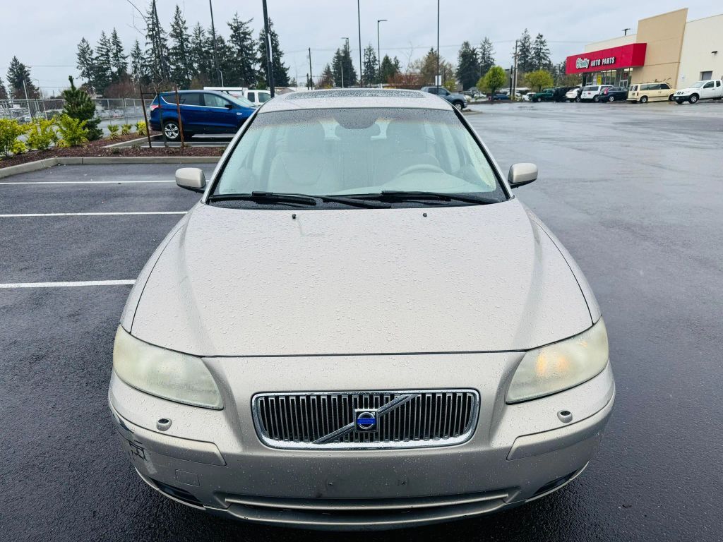 2005 VOLVO V70