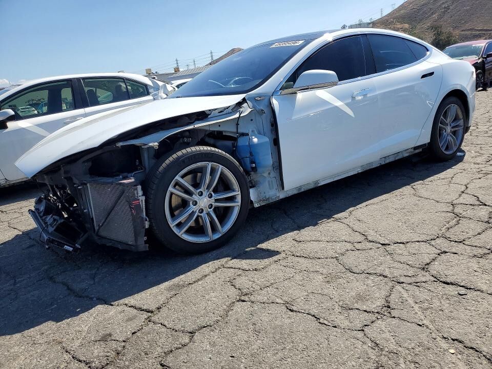 2015 TESLA Model S