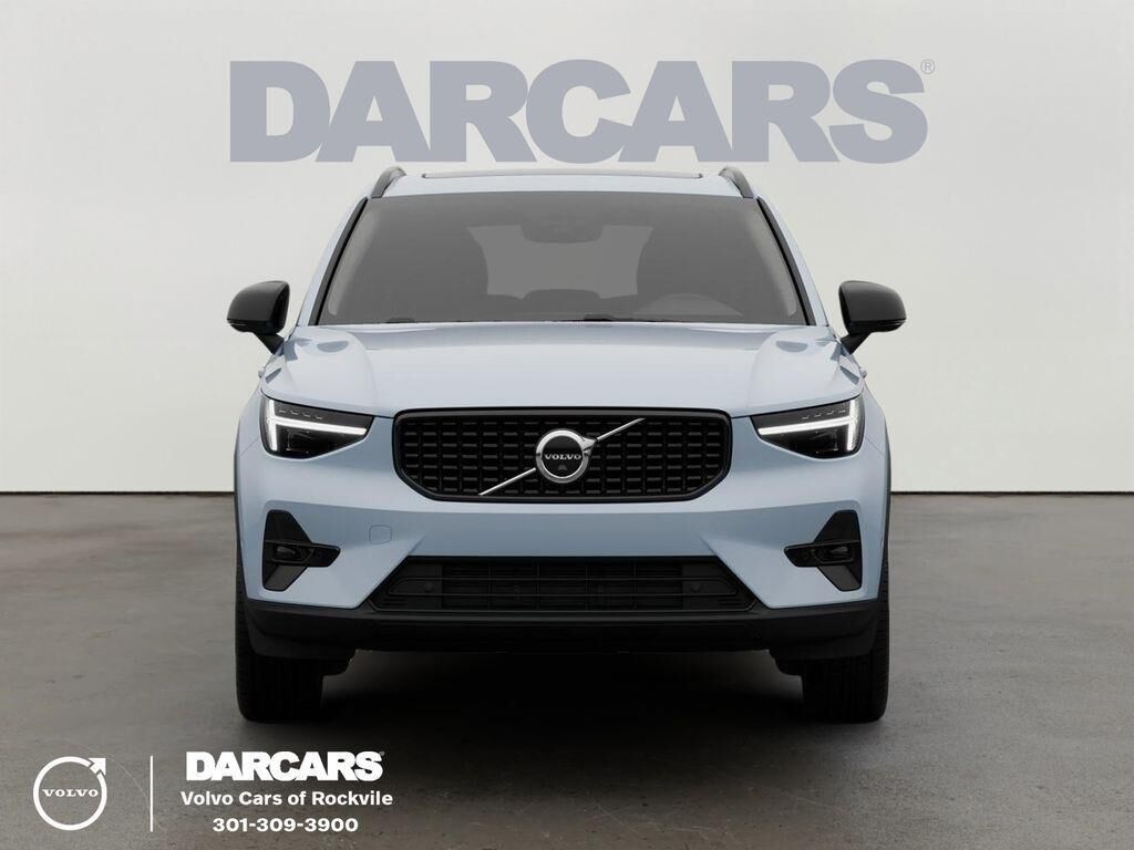 2026 VOLVO XC40