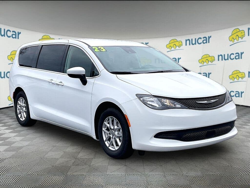 2023 CHRYSLER Voyager