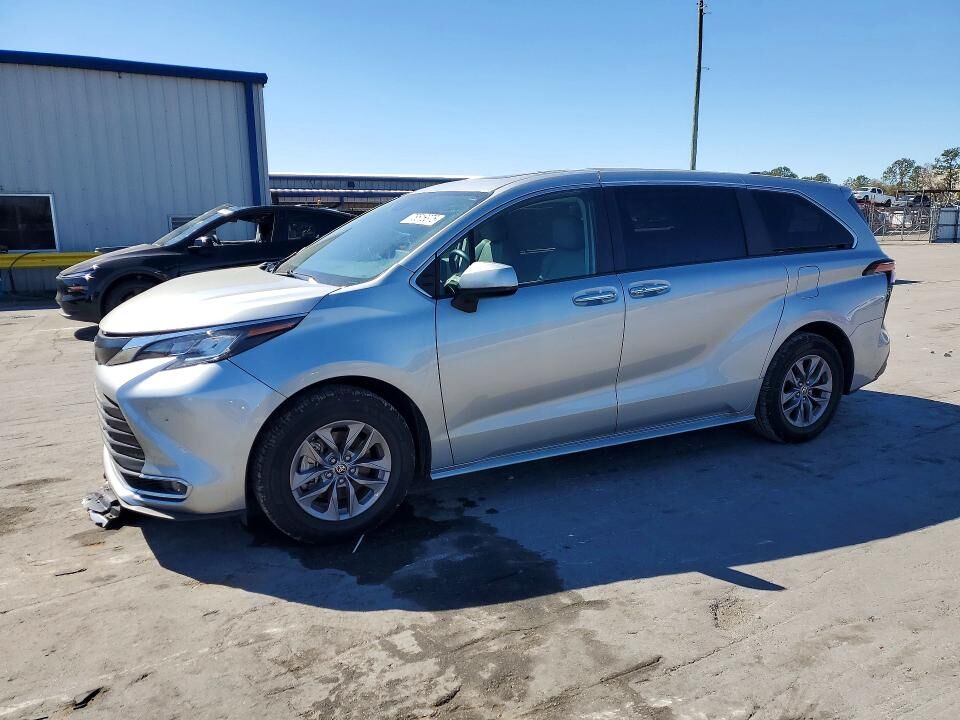 2022 TOYOTA Sienna