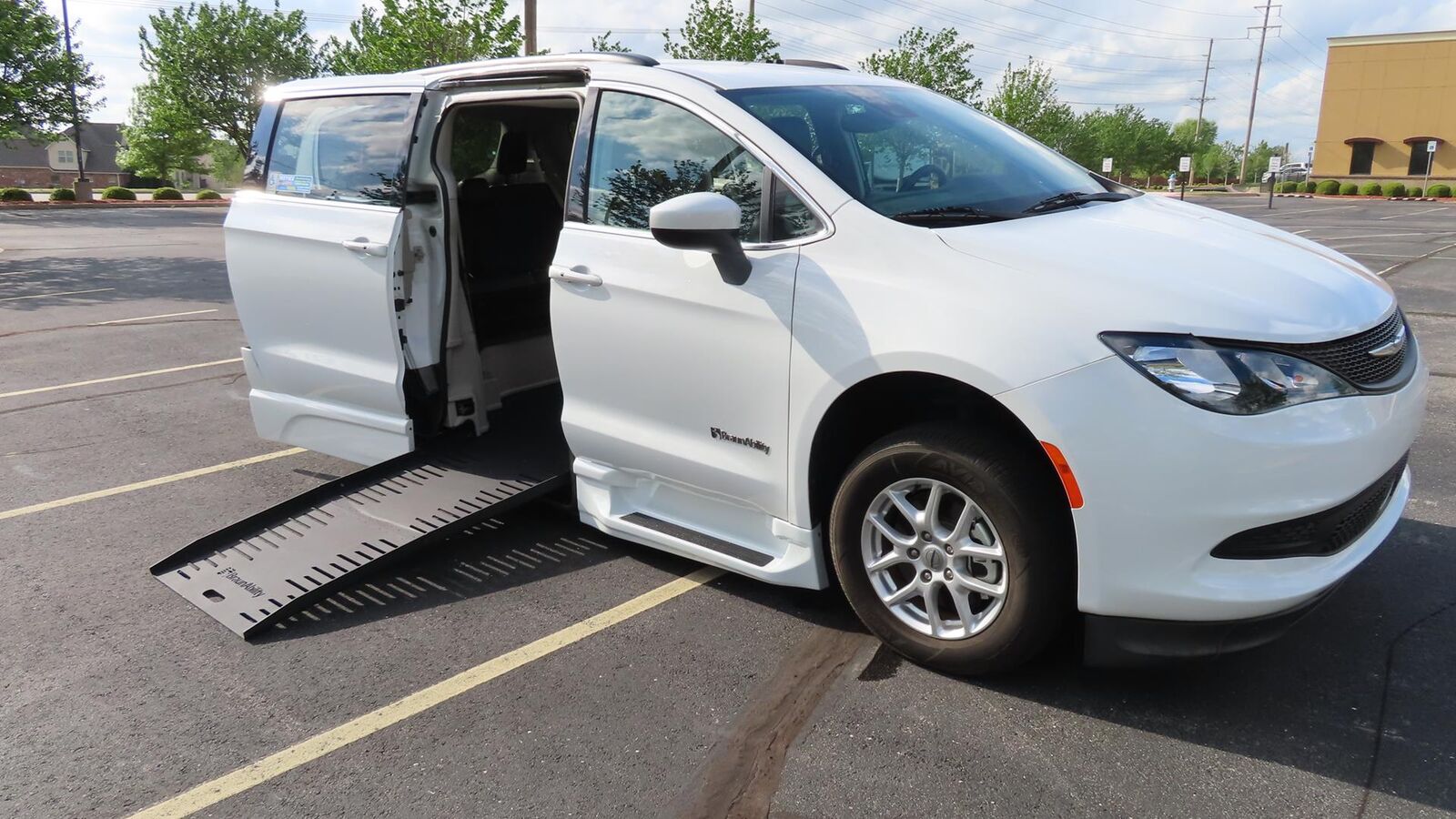 2021 CHRYSLER Voyager