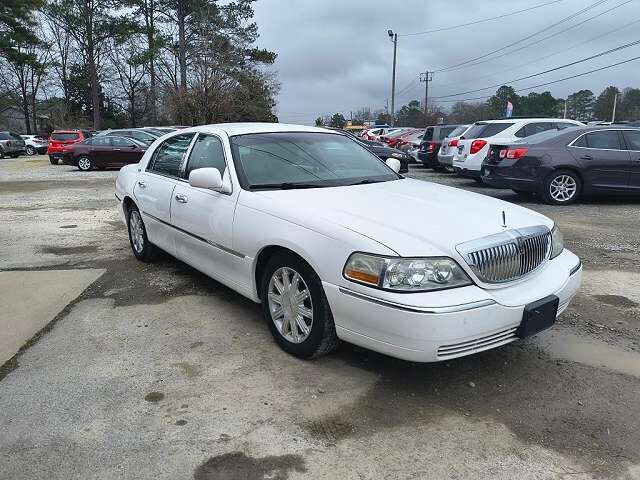 2011 LINCOLN Town Car