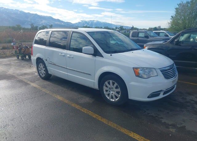 2014 CHRYSLER Town and Country