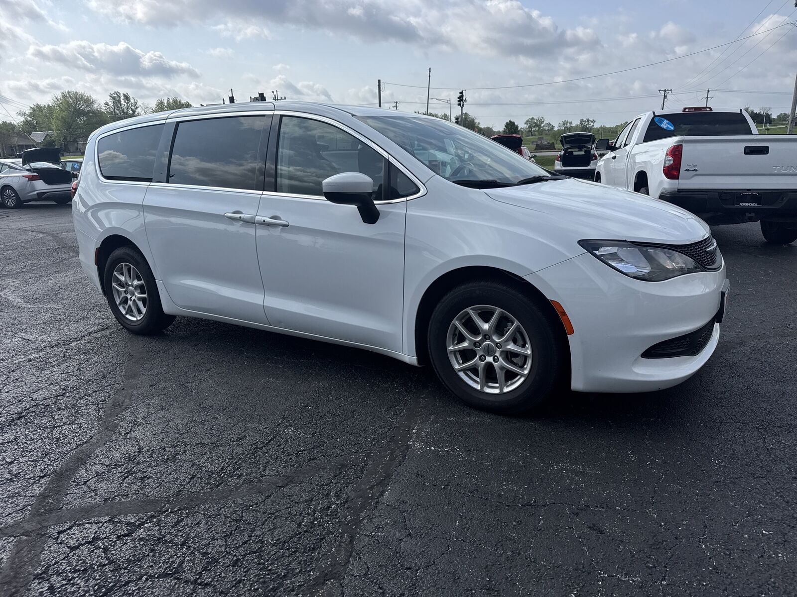 2023 CHRYSLER Voyager