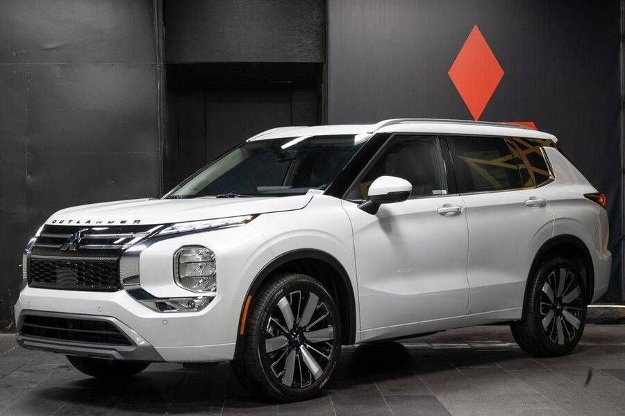 2026 MITSUBISHI Outlander