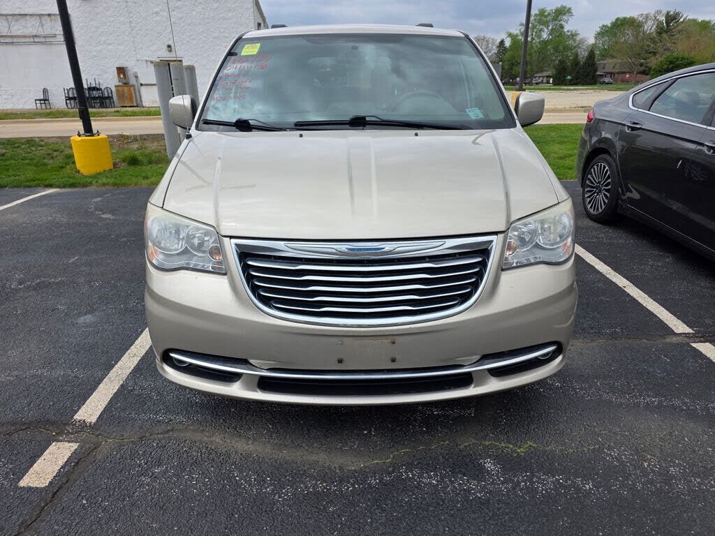 2014 CHRYSLER Town and Country