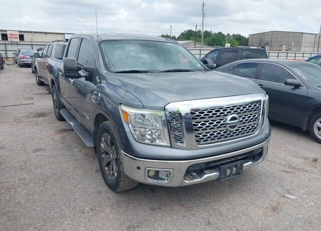 2017 NISSAN Titan