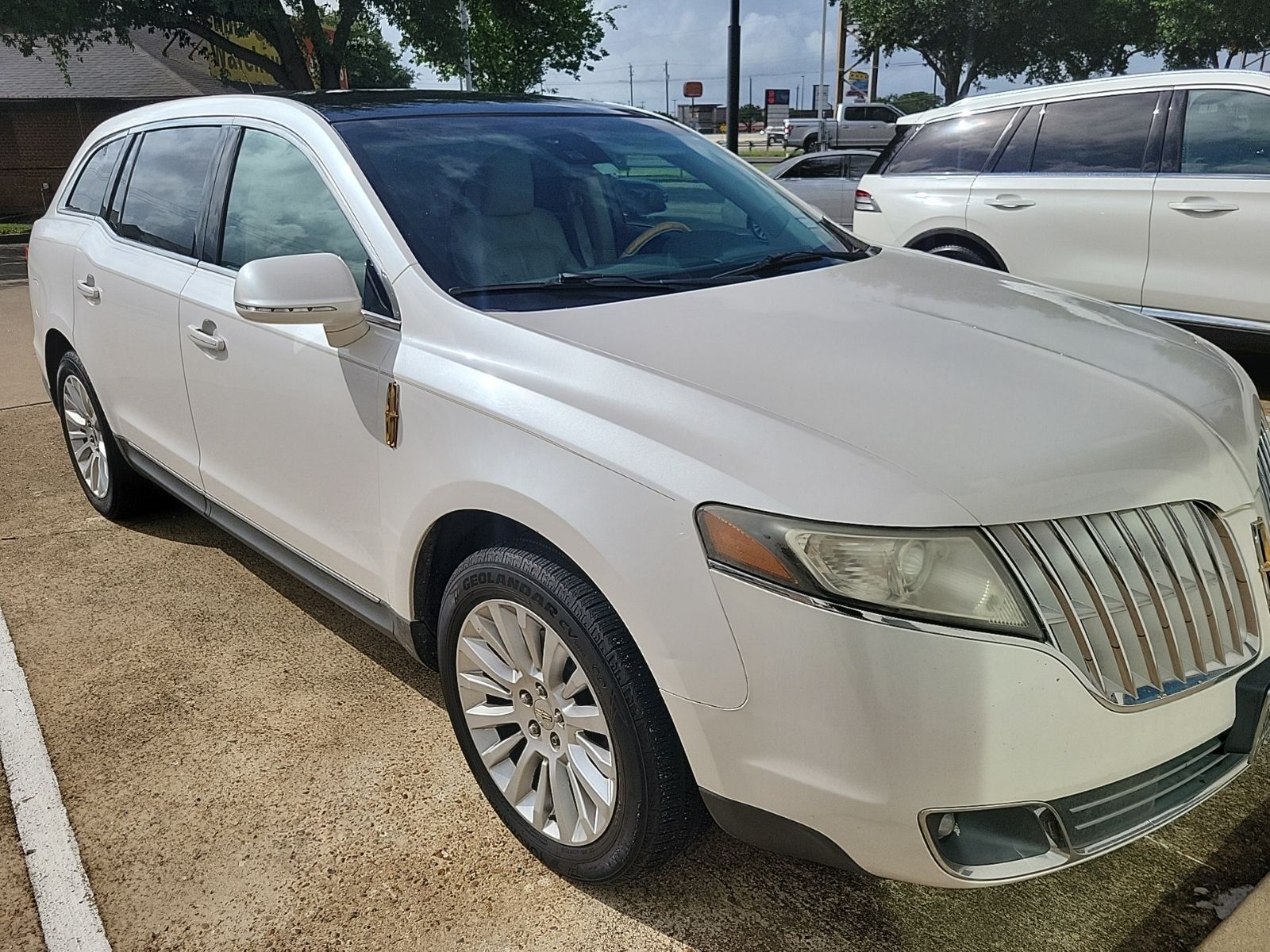 2010 LINCOLN MKT