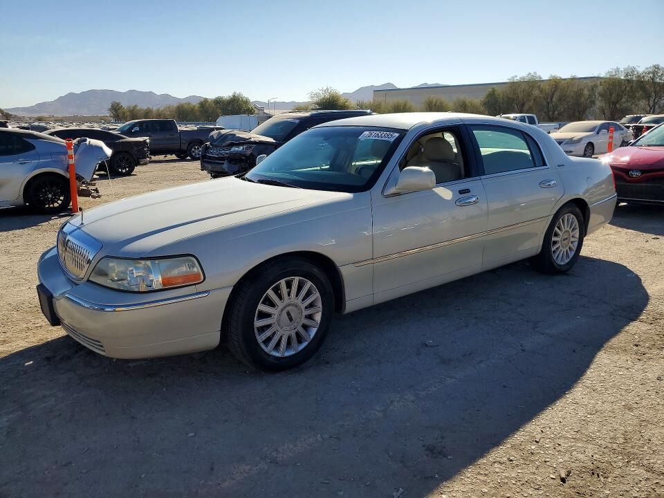 2005 LINCOLN Town Car
