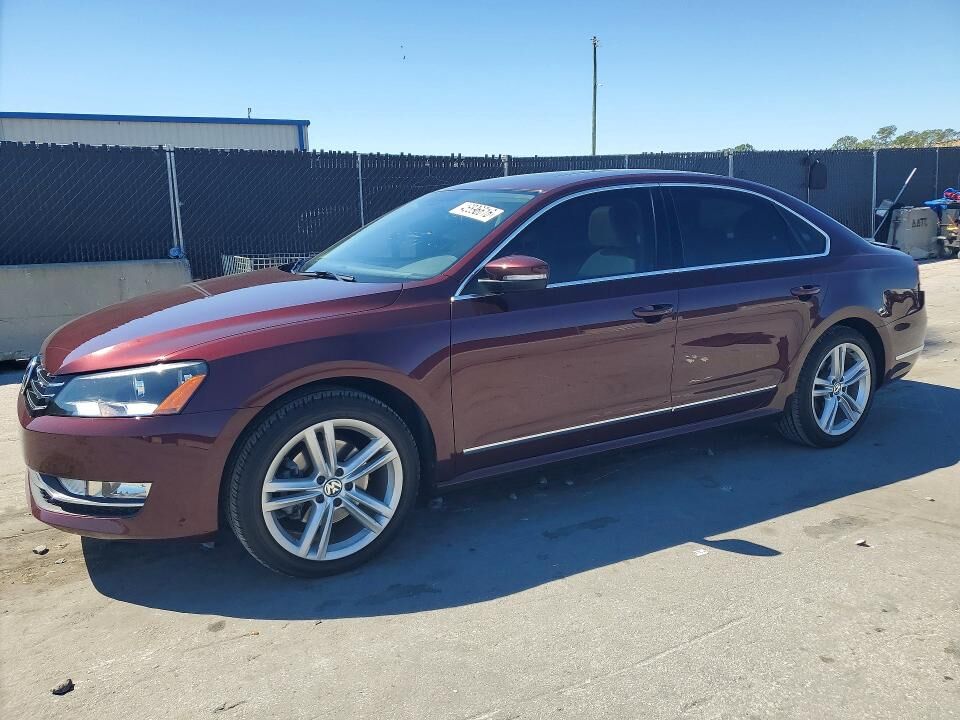 2013 VOLKSWAGEN Passat