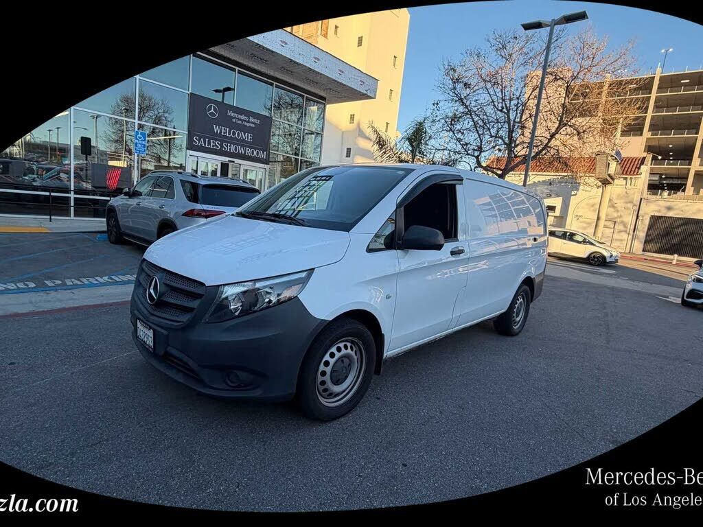 2022 MERCEDES-BENZ METRIS