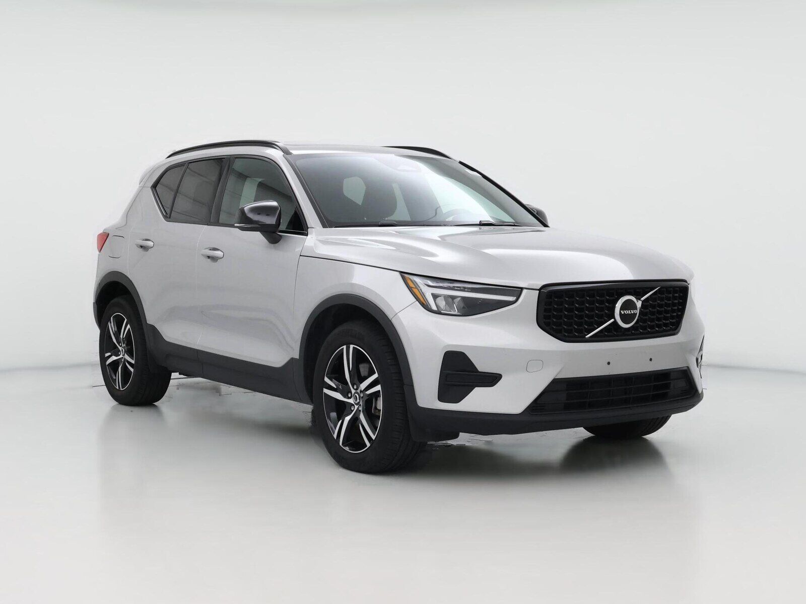 2024 VOLVO XC40