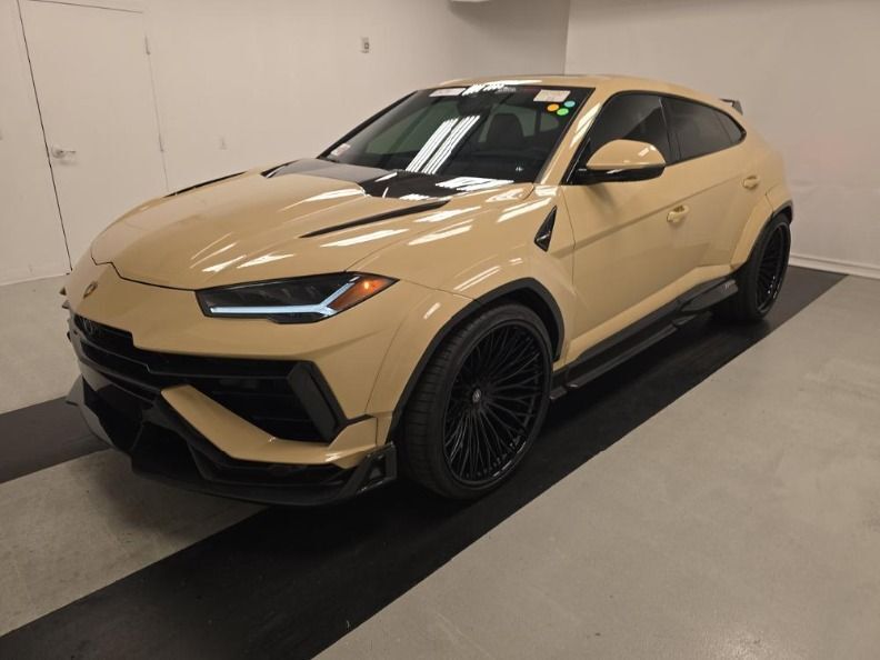 2023 LAMBORGHINI URUS