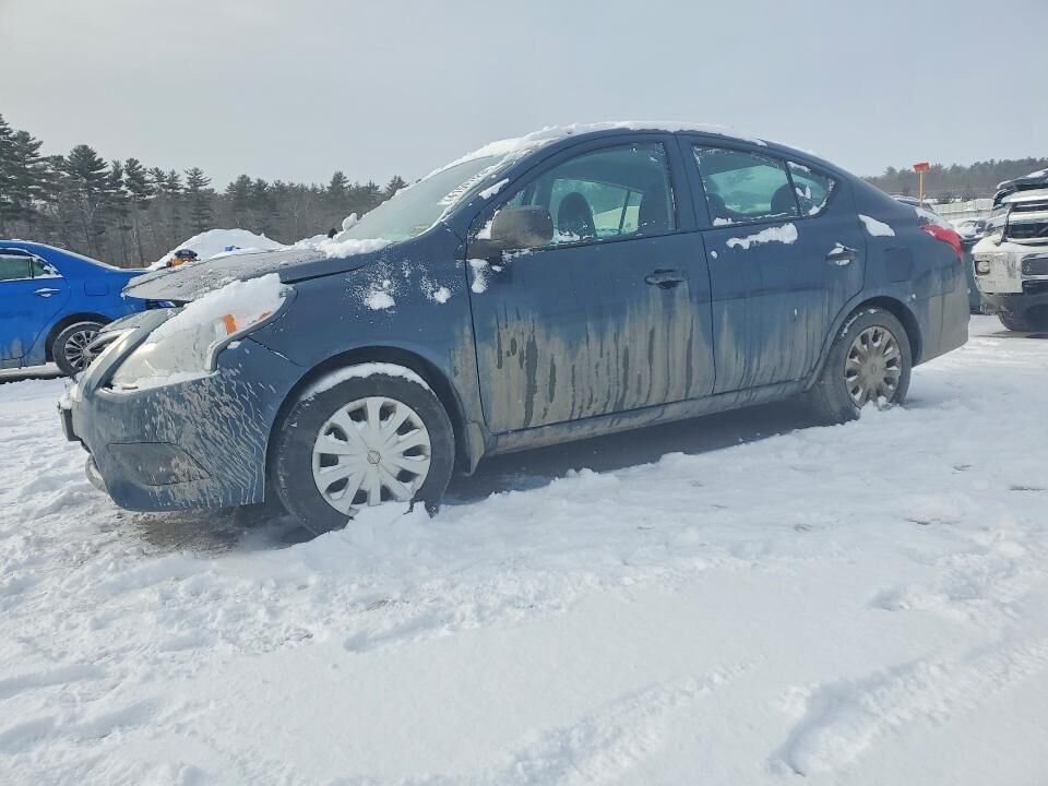 2015 NISSAN Versa