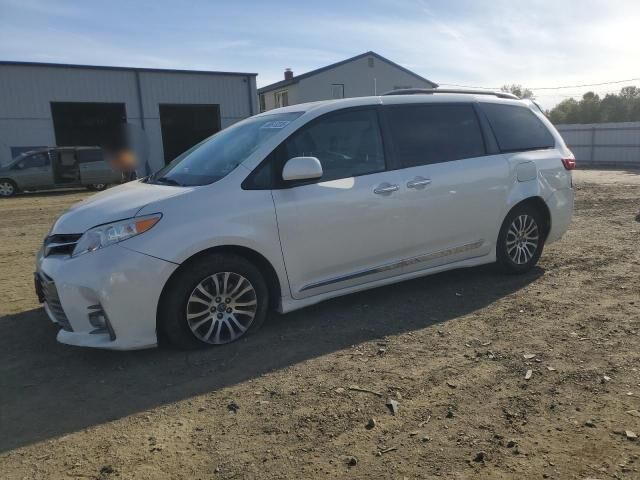 2018 TOYOTA Sienna