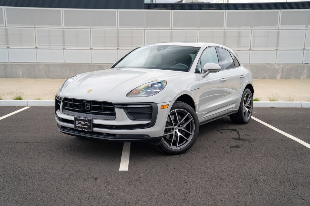2023 PORSCHE Macan