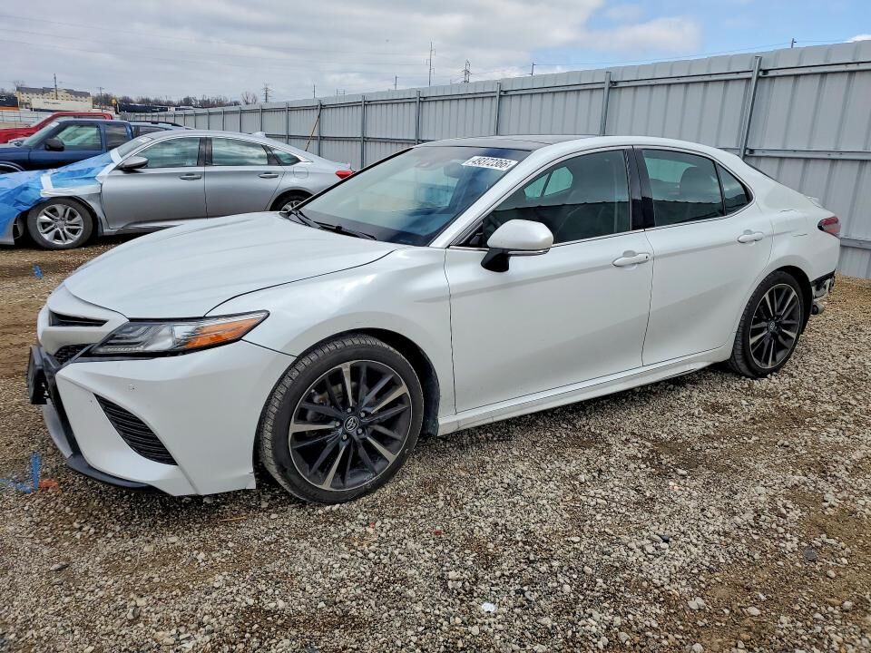 2018 TOYOTA Camry