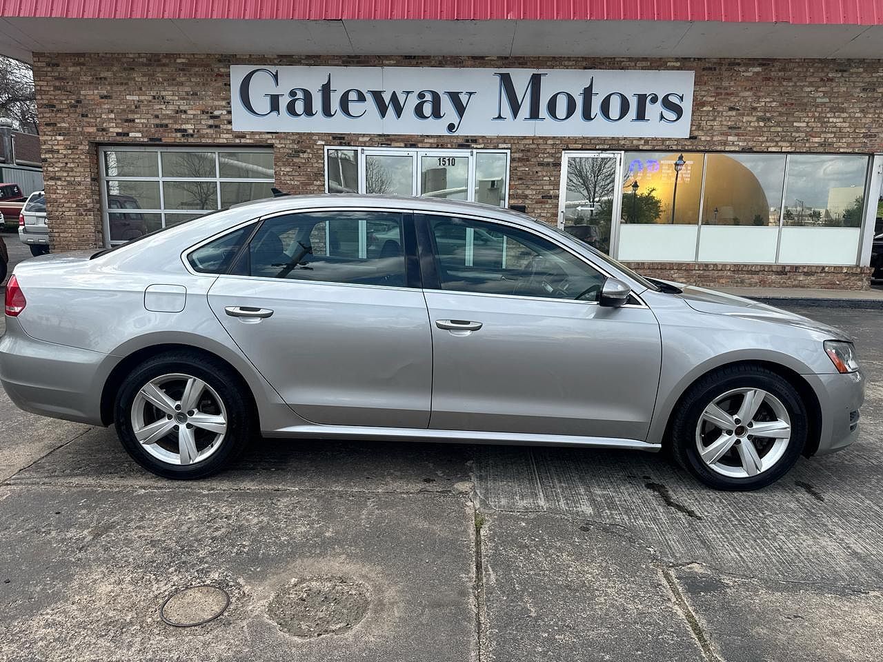 2012 VOLKSWAGEN Passat