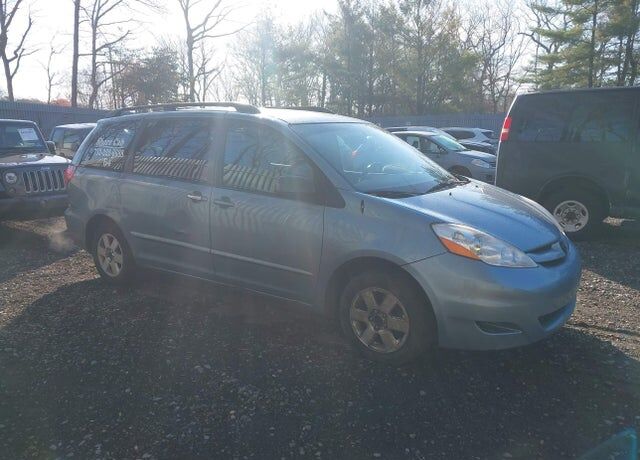 2010 TOYOTA Sienna