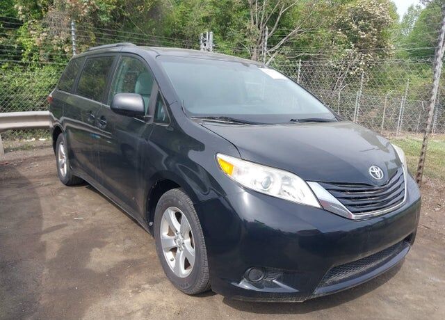 2016 TOYOTA Sienna